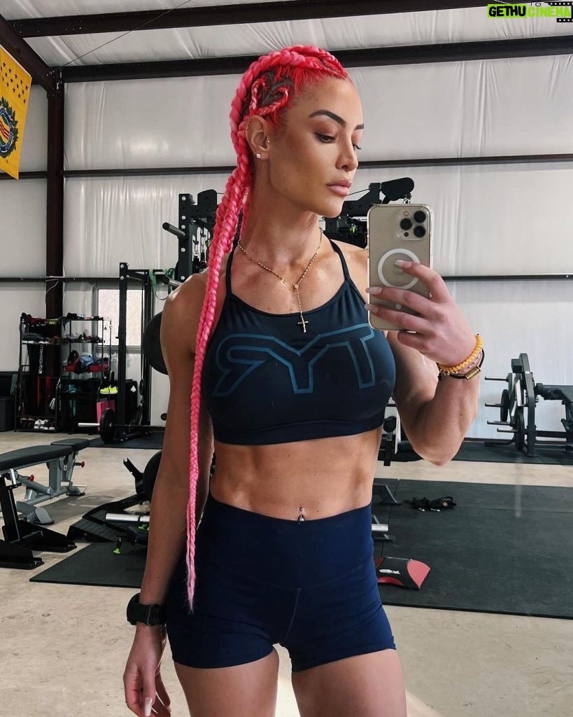 Natalie Eva Marie Instagram - The holiday season is here and BLACK FRIDAY has started early @tyrsport🥳🥳 🚨🚨Get 30% Off Sitewide on TYR.com, with no exclusions! 👀  🛍️ grab the latest Footwear,Apparel, and Accessories all at a great price! 🔗Tap the link or head to my IG stories to snag your goodies 🥳 Happy shopping 🛍️ 🛒 🤩 - Some of my favs 📸➡️ - 🏋️‍♀️ I wear a small in their leggings and a medium in their sports bra! Concord, California