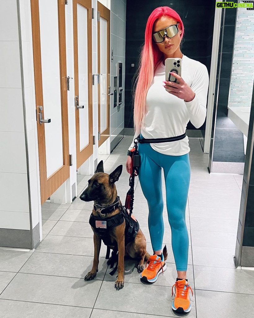 Natalie Eva Marie Instagram - Another plane ✈️ another @tyrsport travel fit 💅🏽💁🏻‍♀️ 🐺 💕which is ur fav? 🏋️‍♀️ Outfit: @tyrsport 👟 Shoes: @tyrsport 😎 sunnies: @tyrsport Use My Code For Free Shipping 𝐍𝐄𝐌𝐅𝐆𝐒 - John Wayne Airport, Orange County