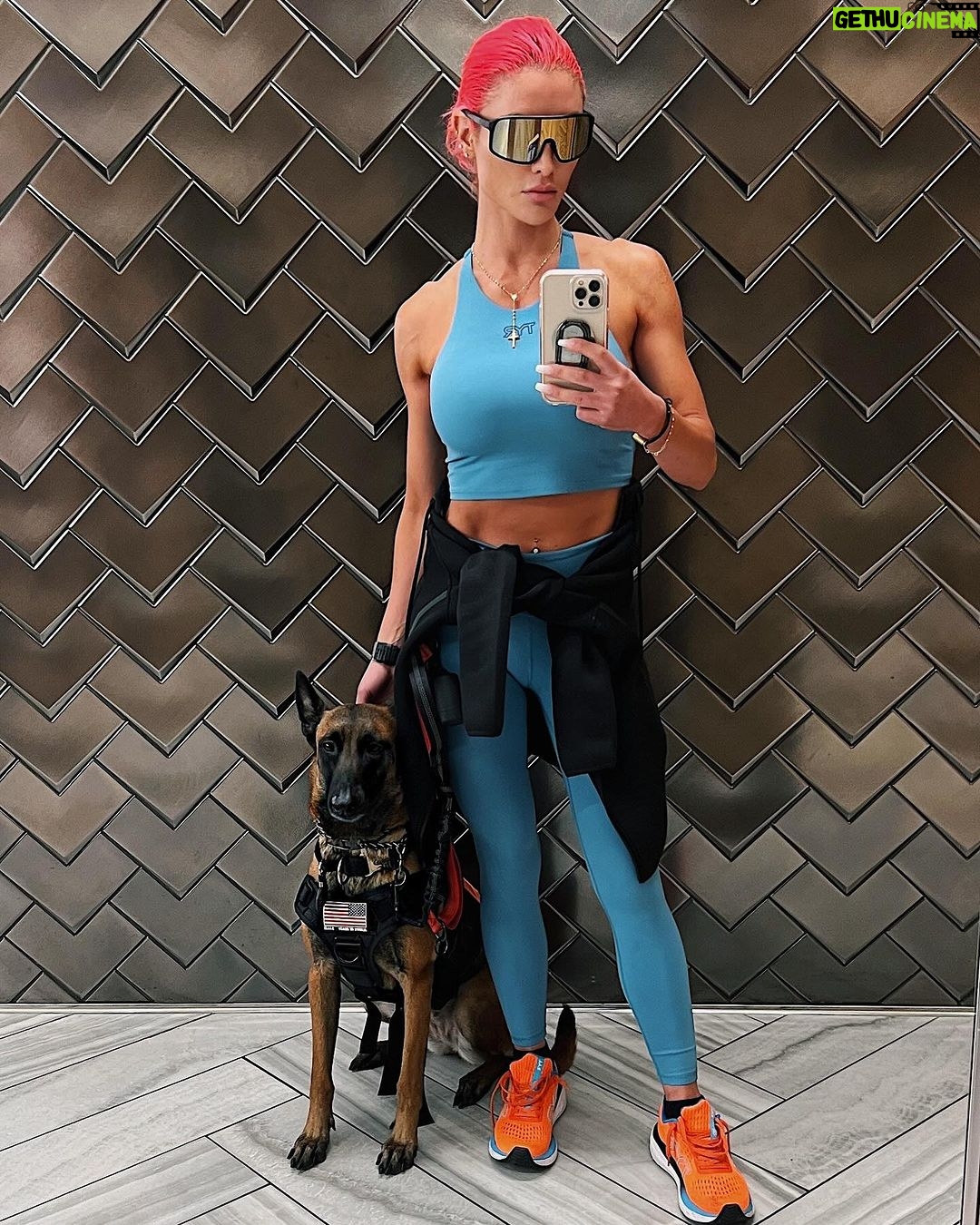 Natalie Eva Marie Instagram - Another plane βοΈ another @tyrsport travel fit π
π½ππ»ββοΈ πΊ πwhich is ur fav? ποΈββοΈ Outfit: @tyrsport π Shoes: @tyrsport π sunnies: @tyrsport Use My Code For Free Shipping ππππ
ππ - John Wayne Airport, Orange County