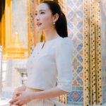 Natapohn Tameeruks Instagram – ปีทีผ่านๆมาแต้วได้รู้จักตัวเองขึ้นอีกระดับนึงเลย(เอาจริงๆก็เยอะมากเลยแหละ) ผ่านเหตุการณ์ธรรมดาที่เป็นเรื่องปกติในชีวิต ค่อยๆสังเกตตัวเองจนได้เห็นทั้งจุดอ่อน จุดแข็ง และพยายามยอมรับ โอบกอดในทุกจุดของเราไว้ด้วยความเข้าใจ หลายครั้งหลงทาง(และคิดว่าอาจจะยังหลงอยู่และต้องมีหลงอีกแน่😜) แต่แต้วเชื่อนะว่าเราจะยังสามารถเรียนรู้ เติบโตจากข้างในจิตใจได้ตลอด เราจะได้รู้ในสิ่งที่ไม่เคยรู้ ได้เห็นการเปลี่ยนแปลงของตัวเองทั้งดีและไม่ดีอย่างผู้สังเกตการณ์ เพื่อให้อภัยและเป็นคนๆนั้นที่จะคอยเชื่อในคุณค่าของตัวเองเสมอต่อให้เวลาจะผ่านไปอีกกี่ปีก็ตาม 

ขอบคุณทุกชีวิตนะที่เป็นเหมือนครูให้กับเรา แล้วก็ขอบคุณตัวเองด้วยเหมือนกันที่ยอมให้ตัวเองกล้าที่จะหาคำตอบ

“อย่าหยุดที่จะเรียนรู้จักตัวเอง” นี่ละมั้งที่อยากบอกตัวเองในปีนี้ 35 แล้วแต่ยังรู้สึกเด็กอยู่เลยอะ can’t wait to get to know more of you Natapohn 😂🤣 ใช่เธอมีอีกหลายอย่างบนโลกให้ต้องเรียนรู้ แต่อย่าลืมว่า“โลกก็มีอีกหลายอย่างที่ต้องเรียนรู้จากเธอเหมือนกันนะ”💋ไปต่อค่ะ!!!
#06022024