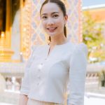 Natapohn Tameeruks Instagram - ปีทีผ่านๆมาแต้วได้รู้จักตัวเองขึ้นอีกระดับนึงเลย(เอาจริงๆก็เยอะมากเลยแหละ) ผ่านเหตุการณ์ธรรมดาที่เป็นเรื่องปกติในชีวิต ค่อยๆสังเกตตัวเองจนได้เห็นทั้งจุดอ่อน จุดแข็ง และพยายามยอมรับ โอบกอดในทุกจุดของเราไว้ด้วยความเข้าใจ หลายครั้งหลงทาง(และคิดว่าอาจจะยังหลงอยู่และต้องมีหลงอีกแน่😜) แต่แต้วเชื่อนะว่าเราจะยังสามารถเรียนรู้ เติบโตจากข้างในจิตใจได้ตลอด เราจะได้รู้ในสิ่งที่ไม่เคยรู้ ได้เห็นการเปลี่ยนแปลงของตัวเองทั้งดีและไม่ดีอย่างผู้สังเกตการณ์ เพื่อให้อภัยและเป็นคนๆนั้นที่จะคอยเชื่อในคุณค่าของตัวเองเสมอต่อให้เวลาจะผ่านไปอีกกี่ปีก็ตาม ขอบคุณทุกชีวิตนะที่เป็นเหมือนครูให้กับเรา แล้วก็ขอบคุณตัวเองด้วยเหมือนกันที่ยอมให้ตัวเองกล้าที่จะหาคำตอบ “อย่าหยุดที่จะเรียนรู้จักตัวเอง” นี่ละมั้งที่อยากบอกตัวเองในปีนี้ 35 แล้วแต่ยังรู้สึกเด็กอยู่เลยอะ can’t wait to get to know more of you Natapohn 😂🤣 ใช่เธอมีอีกหลายอย่างบนโลกให้ต้องเรียนรู้ แต่อย่าลืมว่า“โลกก็มีอีกหลายอย่างที่ต้องเรียนรู้จากเธอเหมือนกันนะ”💋ไปต่อค่ะ!!! #06022024