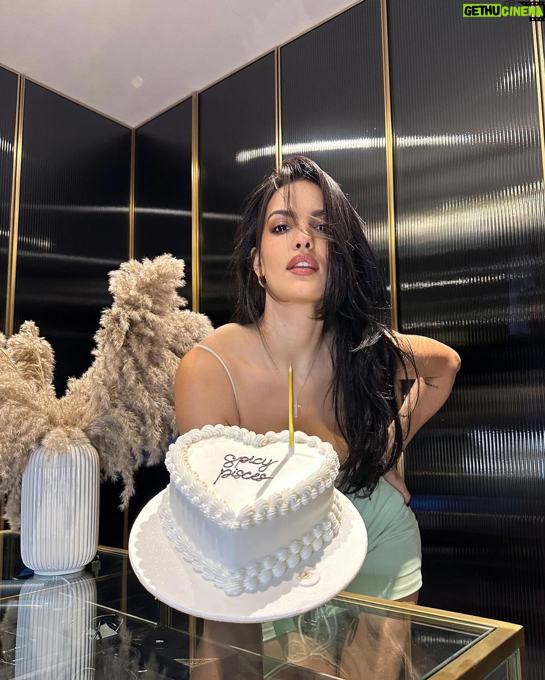 Natasa Stankovic Instagram - Doing just as good as I look 🍬 ♓️ 🎂 #bdayqueen