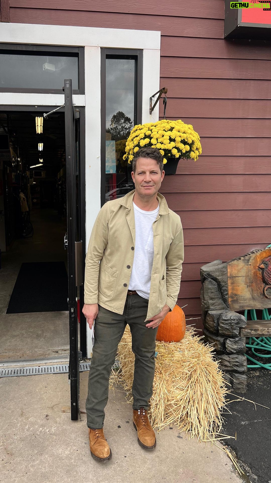 Nate Berkus Instagram - For all of our projects, and for my own homes, I’m always drawn to things made by hand, or that have a story. That’s why whenever possible I like to support the work of local artisans and small, creative businesses. Not only this Saturday, but throughout the year, I urge you all to #shoplocal.