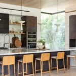 Nate Berkus Instagram – Mixing materials can be tricky (and intimidating). This modern kitchen we did for our #LosAngeles clients seamlessly blends wood, bronze, and stone. Pro tip: natural materials always complement each other.