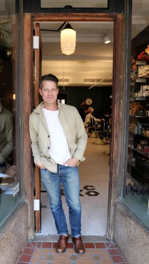 Nate Berkus Instagram - @haarandcobarbershop is a staple in NYC that I’ve been going to for years. So the real question is: mustache or no mustache? Please vote below @jeremiahbrent 💈