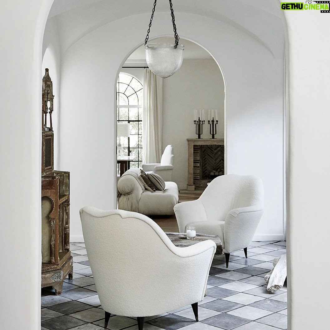 Nate Berkus Instagram - Our former LA living room from all angles ➡️ I still love this house