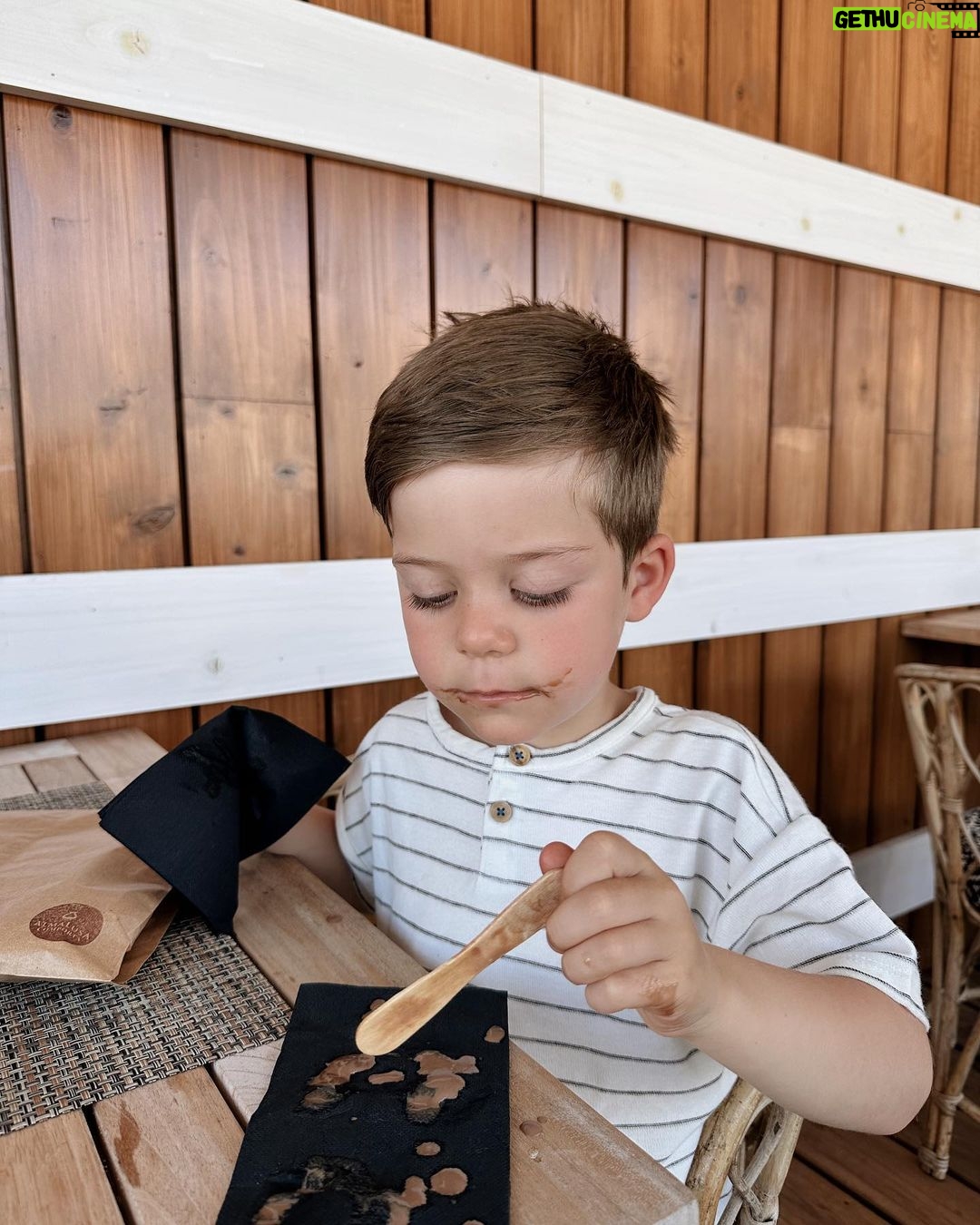 Nate Berkus Instagram - The 3 stages of Ockie eating a popsicle😋, which I could watch all day