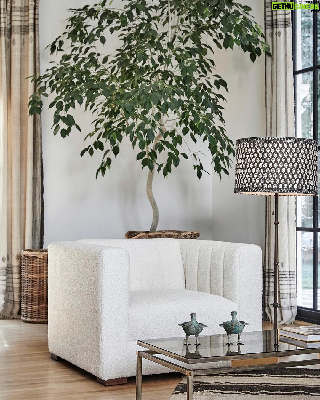 Nate Berkus Instagram - I think chairs are the most sculptural furniture in a room…..which one is your favorite? 1. Stacked plywood impression chair by Julian Mayor 2. Boucle club chair, “vintage” Nate and Jeremiah for @livingspaces 3. Vintage Barcelona in original leather and chrome