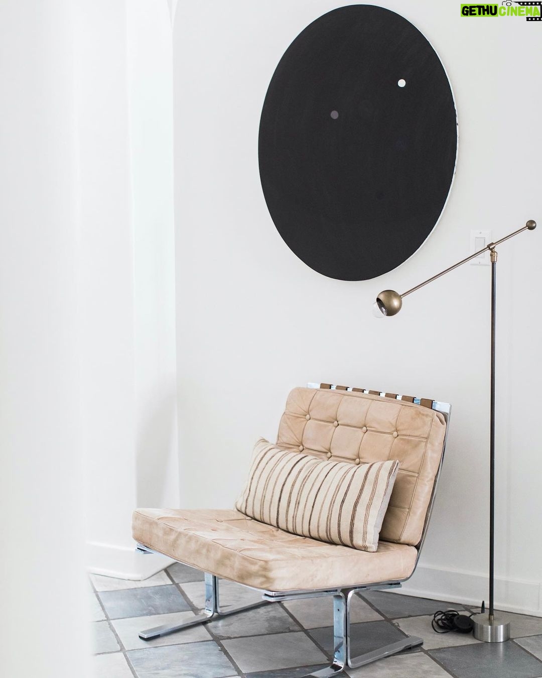 Nate Berkus Instagram - I think chairs are the most sculptural furniture in a room…..which one is your favorite? 1. Stacked plywood impression chair by Julian Mayor 2. Boucle club chair, “vintage” Nate and Jeremiah for @livingspaces 3. Vintage Barcelona in original leather and chrome