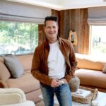 Nate Berkus Instagram – Roman shades that are remote controlled? Yes. Plus, they can be installed hard wired OR with rechargeable batteries. Available in four materials and 14 colors in my latest collection for @theshadestore. Head to the link in my bio to order swatches now.