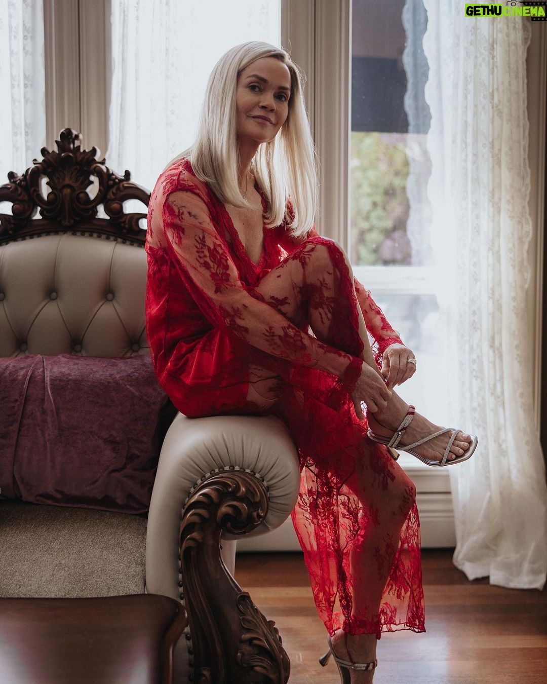 Nathalie Boltt Instagram - Just gearing up for my morning tea (by which I mean Mar-tea-ni) - as Luna on @theornamentfilm . How do you like to start your day? #mothersLILhelper #martini #HighHeelsAndLace #TheMightyNightie photo credit: @emmakyoungcamera