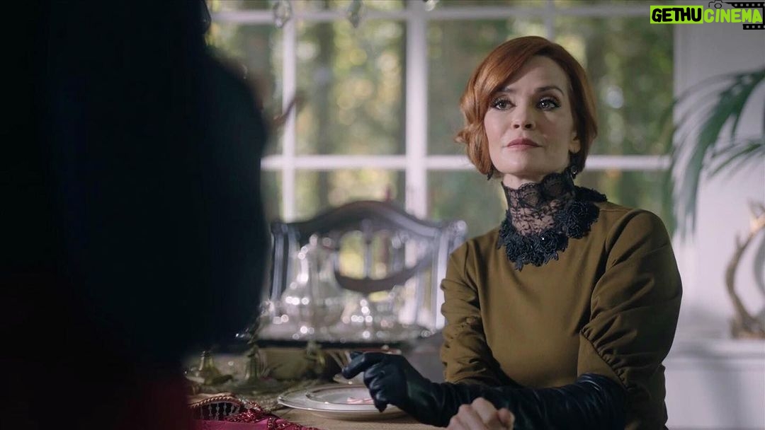 Nathalie Boltt Instagram - Throwback! #tbt #riverdale #PenelopeDeathStare #riverdaleseason2