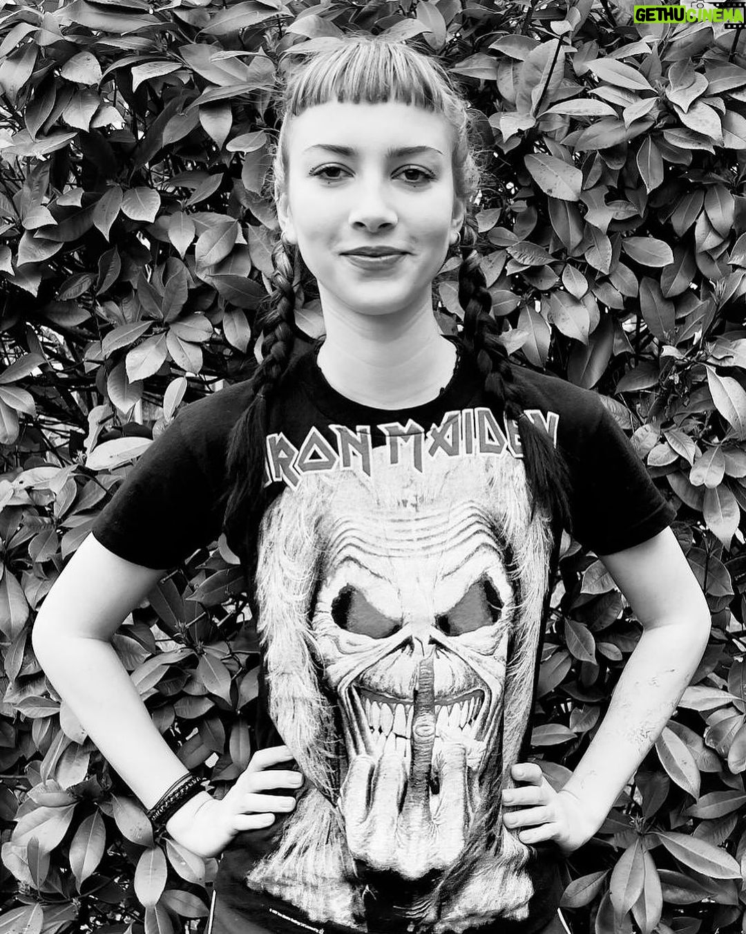 Nathalie Boltt Instagram - My badass niece @jemimagmuer (we dig short bangs)! 🤘