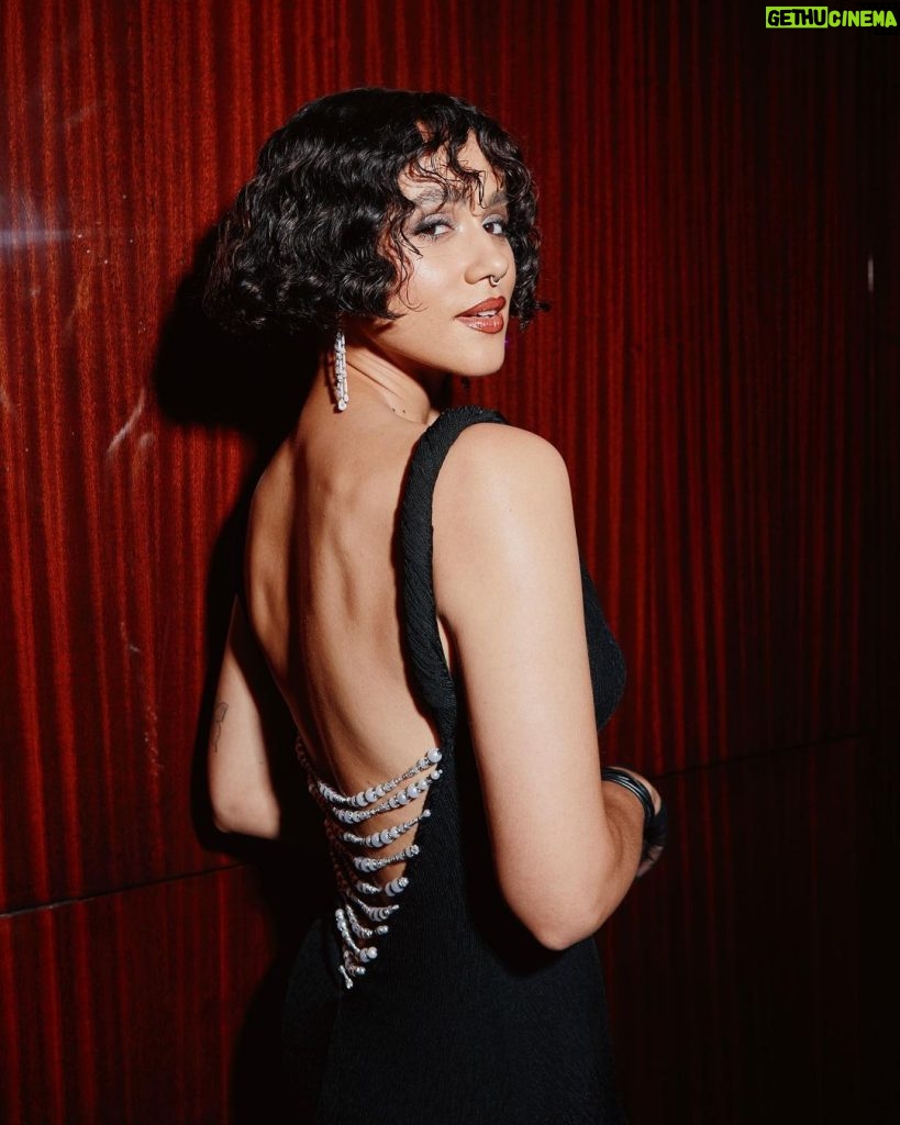 Nathalie Emmanuel Instagram - Flawless at #Frieze with @Bulgari #latergram Jewellery @bulgari Styled in @givenchy by chercoulter Make up by @minnie_mua Hair by @nicola_harrowell