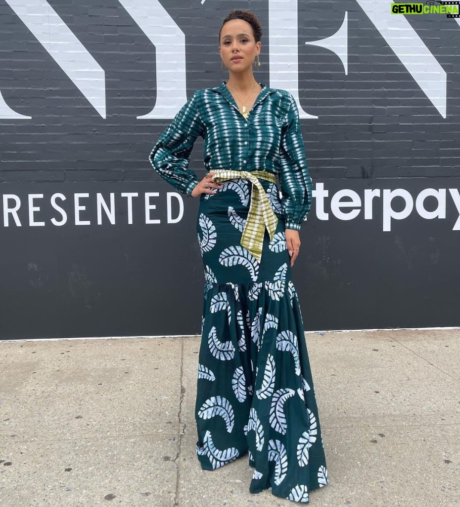 Nathalie Emmanuel Instagram - @studiooneeightynine #NYFW. A beautiful and moving celebration and stunning fashion. Thank you for having me @rosariodawson. New York Fashion 2022