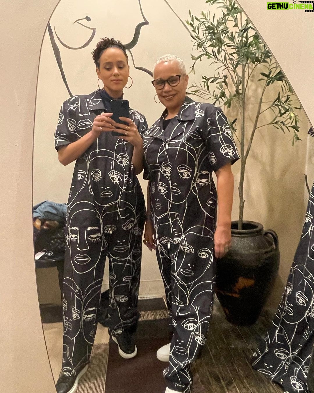 Nathalie Emmanuel Instagram - Love it when Mama Debs rolls into town when Iβm away workingβ¦ my heart and soul are just at peace, βMummy hugsβ on tap plus all the fun times and all round fabulousness that we are known to cultivate is just ππ€π½ π€£ππ½ββοΈππ½ββοΈππππ½ππ½