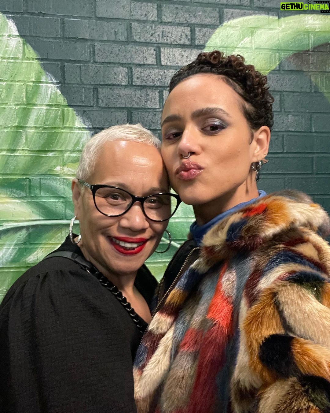 Nathalie Emmanuel Instagram - Love it when Mama Debs rolls into town when Iβm away workingβ¦ my heart and soul are just at peace, βMummy hugsβ on tap plus all the fun times and all round fabulousness that we are known to cultivate is just ππ€π½ π€£ππ½ββοΈππ½ββοΈππππ½ππ½