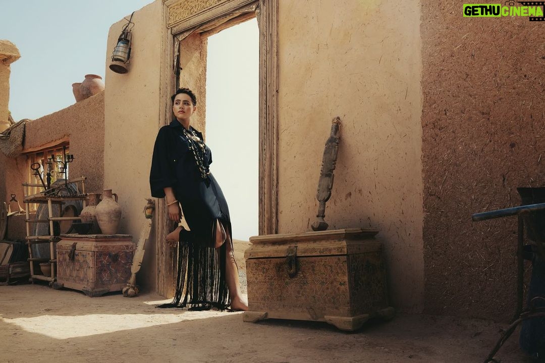 Nathalie Emmanuel Instagram - Sharing a couple more images from my editorial with @nathalieemmanuel for @surlaterre.ch . Shot on location in beautiful Marrakech at @leriadyasmine and the Agafay Desert (swipe for more). Production: @karim_eyesmagazine @lovelxry Styling: @oumeih @basiliamacrame Hair: @badr_el_mi Makeup: @ornellazaffani Text: @florencejacquinot.ch Video: @jacobmuller.tv • • • • • #editorialphotoshoot #fashionphotography #editorial #editorialphotoshoot #shooting #editorialphotography #hublot #magazineeditorial Le Riad Yasmine