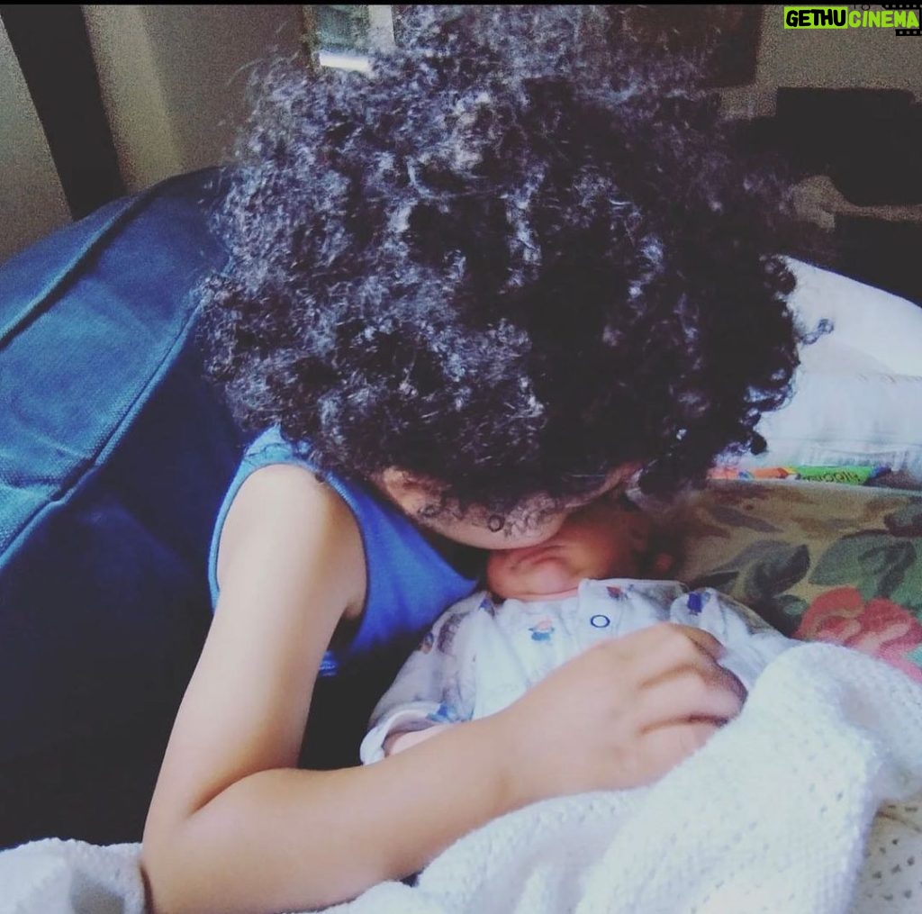 Nathalie Emmanuel Instagram - An Auntie again to a little baby girl 🥰… born Sunday 23rd October 2022. #AuntieNatslovesyoubabygirl #Auntiesbaby #Auntiesbabies