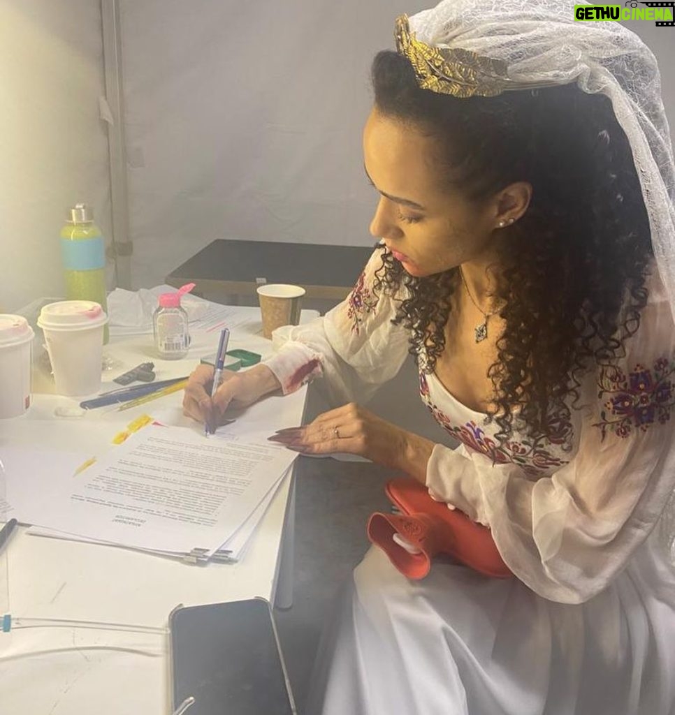 Nathalie Emmanuel Instagram - When you’re a vampire but you got admin… 🧛🏽‍♀️📃✍🏽 @invitationmovie is out now #BTS