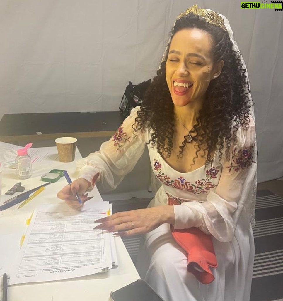 Nathalie Emmanuel Instagram - When you’re a vampire but you got admin… 🧛🏽‍♀️📃✍🏽 @invitationmovie is out now #BTS