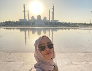 Nathalie Emmanuel Instagram - One of the most beautiful places I have ever seen… #SheikhZayedGrandMosque in Abu Dhabi.

Thank you @aliaalmazrouei for organising such a special tour, of what is such a sacred place for so many, and for lending me an abaya to wear.

After taking in this breathtaking place, we ended the tour with a display talking about “People of Determination” a phrase used instead of “people with disabilities”. To see this level of inclusion was so wonderful. The term itself reflected what I often think about the people I know who navigate life with a disability… who do not let it stop them achieving their goals… who push through in a world that can be so unkind and exclusionary…. That their determination and perseverance is something to be celebrated and emulated. ❤️❤️❤️