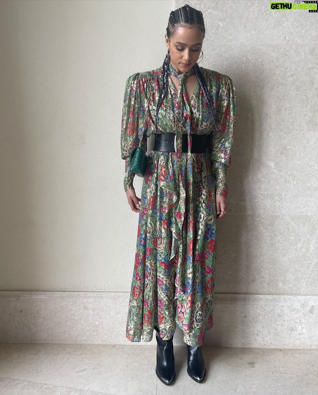 Nathalie Emmanuel Instagram - Had a lovely first day at @mefcc yesterday… it was so lovely meeting everyone. Can’t wait to see all of you for Day 2. Styling - @chercoulter Dress, belt, boots - @isabelmarant Earrings - @completedworks Ring - @missomalondon Bag - @studioreco_ Abu Dhabi National Exhibition Centre