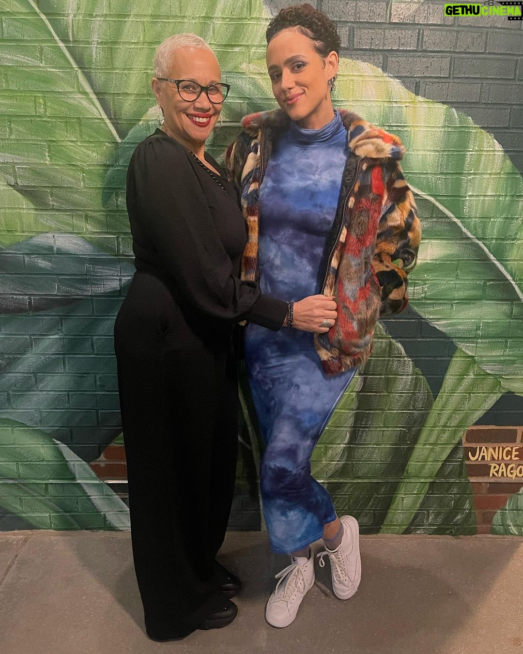Nathalie Emmanuel Instagram - Love it when Mama Debs rolls into town when Iβm away workingβ¦ my heart and soul are just at peace, βMummy hugsβ on tap plus all the fun times and all round fabulousness that we are known to cultivate is just ππ€π½ π€£ππ½ββοΈππ½ββοΈππππ½ππ½