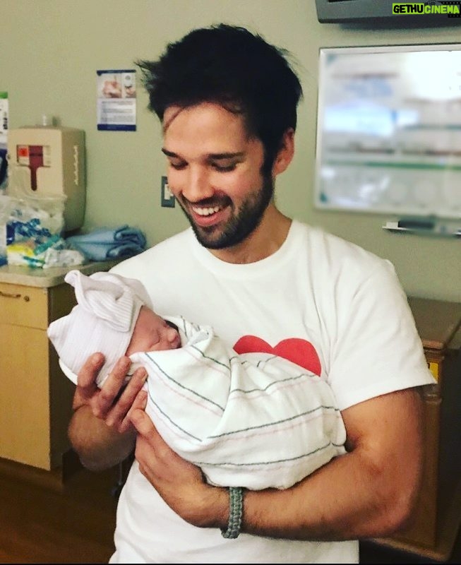 Nathan Kress Instagram - 🎵"This is the start... This is your heart... This is the day you were born. This is the sun... these are your lungs... This is the day you were born. And I am always, always, always yours. Hallelujah, I'm cavin' in... hallelujah, I'm in love again."🎵 Rosie Carolyn Kress, born 12/21/17 at 3:59pm. 6 lbs, 6 ounces of utter joy. Mom and baby are doing amazing. I am an emotional wreck. In the good way!