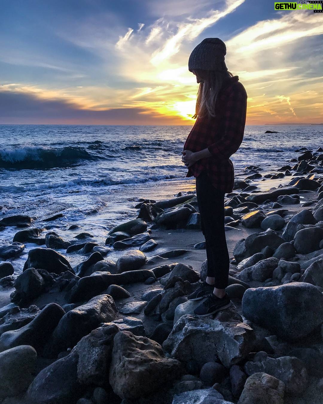 Nathan Kress Instagram - Counting down the weeks 😁😍🤰🏼 or the days. Who even knows at this point. This little girl is doing her own thing.
