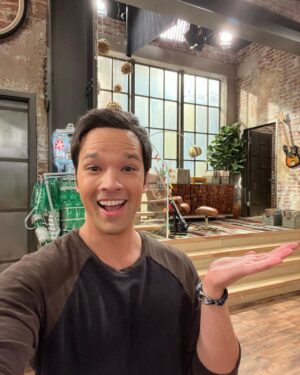 Nathan Kress Instagram - Swipe👉 iCarly wardrobe team got me out there cosplaying as my Memoji yesterday, and I’m still trying to figure out if I’m living in a simulation.