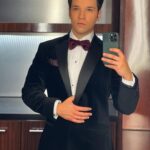 Nathan Kress Instagram - Currently sitting around in the same sweats I’ve worn for the last week and a half, looking back fondly on this past season’s excuses to dress like a real grownup (while rubbing my tummy I guess). One day I’ll get to Freddie’s style level IRL, but not right now. Ya boy is on vacation ✌️