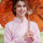 Natouch Siripongthon Instagram - จะนุ่งห่มดูพอสมศักดิ์สงวน 🌸