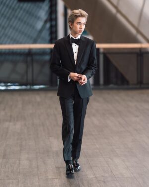 Natouch Siripongthon Instagram - Keep calm and wear a suit 🖤🤵🏼
Suit by @poem_menswear 
Accessories  by @mcldesign