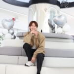 Natouch Siripongthon Instagram - หลังที่ห่างหายจากการดูแลตัวเองไปนาน ก็กลับมาให้ที่ SLC ดูแลอีกครั้ง 💙🥰 และที่สำคัญได้มาลองใช้บริการที่สาขาใหม่ใจกลางเมือง SLC Concept House สยามซอย2 ใหญ่มากๆ และยังบริการดีเหมือนทุกสาขาเลย ขอบคุณคุณหมอที่ดูแลฟลุ้คด้วยนะครับ #slcclnic #slcconcepthouse #slcgroup