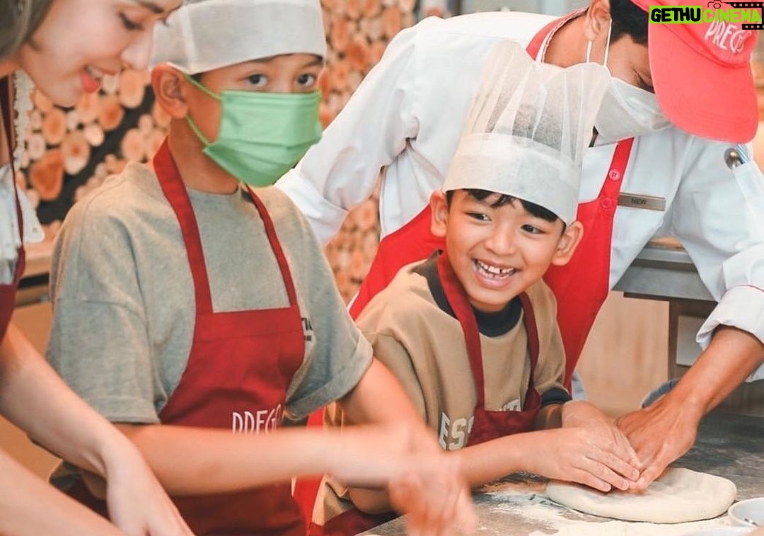 Natthawut Skidjai Instagram - คิดว่าใครสนุกสุดครับ กว่าจะได้กิน แป้งหมดไปหลายก้อนเลย555 @pregopattaya @amaripattaya Amari Pattaya