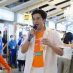 Natthawut Skidjai Instagram - วันนี้มาแนะนำ Eno ผงฟู่ คลายกรดลดแน่นเฟ้อ ที่ตลาดสดธนบุรีเป็นครั้งแรก ได้รับการตอบรับดีมากครับ ผมก็เป็นคนหนึ่งที่รักการกิน ทุกครั้งที่จัดมื้อหนัก เผ็ด หรือรีบกินจนท้องอีด อย่าลืมจัดผงฟู่ด้วยนะครับ 🧡 #ผงฟู่คลายกรดลดแน่นเฟ้อ