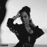Natti Natasha Instagram - Por culpa de tu juego me dejaste el cora 🩵 Icy 🎼. #OtroCaption 🎥 mañana estreno exclusivo en @todayshow a las 5:20 PM EST / A las 6 PM en mi canal de YouTube. Vayan preparándose para prestarle atención a los detalles del video…