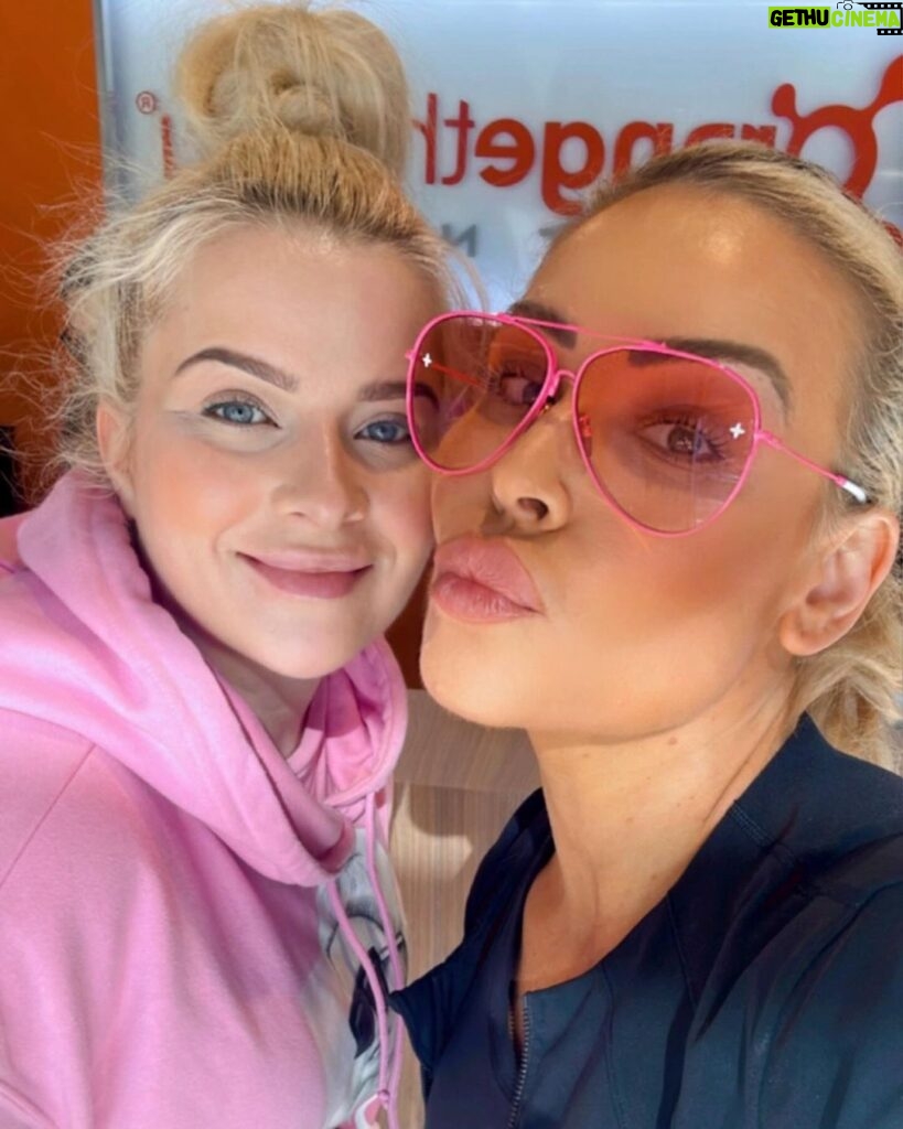 Nattie Katherine Neidhart-Wilson Instagram - Happy birthday @lindsbarbie! I love looking back on all the memories we’ve shared together since we were kids 🩵 I can’t wait to celebrate you together very soon! Love you!!