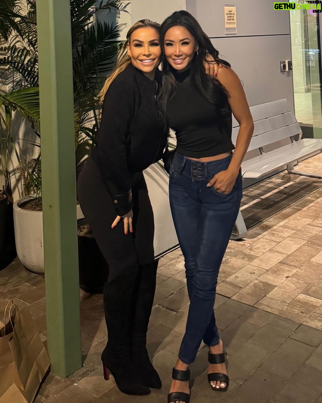 Nattie Katherine Neidhart-Wilson Instagram - Always love seeing you and catching up @gailkimitsme! Time well spent! 🩵