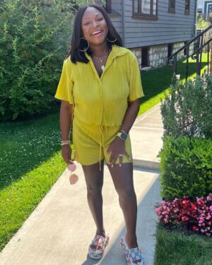 Naturi Naughton Instagram - Not bad for a #NewMommy of 2! #BabyTru is a dream come true! 💚 💛 #MommyLife #6weekspostpartum #FeelGoodLookGood #WearingActualClothesNow #PajamasBeGone 😂 
📸: Hubby 😘