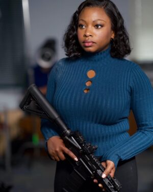 Naturi Naughton Instagram - Some dope #BTS of #CallHerKingMovie for y’all! I’m the 6 weeks pregnant lady doing all these stunts in her first action movie!💪🏾 #IAmWomanHearMeRoar 😜 @betplus STREAMING NOW! #bet #betplus #grateful