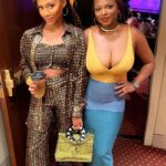 Naturi Naughton Instagram - The girls were out last night 😜🥛 #JajaBroadway was such a great play, full of laughter& love! Opening night was #BlackExcellence at its best! 🎉 So good seeing all my theater folks! Beautiful work by the cast, director @yesimwhitneywhite & playwright @jjbioh 🔥🔥 #Theater #Broadway #JajaAfricanHairBraiding #GoSeeIt Manhattan, New York