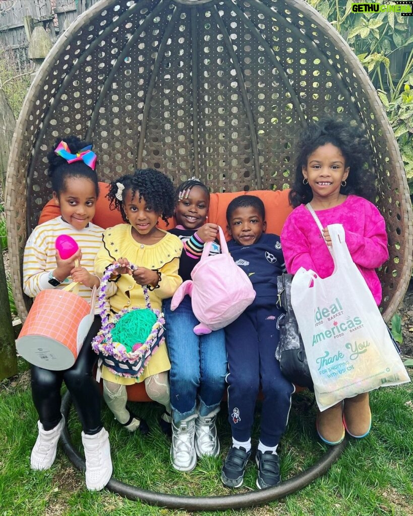 Naturi Naughton Instagram - #HappyEaster 💜Church w/ my family & an Easter Egg Hunt w/friends! Easter weekend was #PureJoy 🙌🏾So blessed! #NewHopeBaptistChurch is my church home since I was 5 years old & today I got to bring my 5 year old daughter, Husband & the little one on the way🤰🏾! #GodIsGood #HeIsRisen #Blessed #MyFirstSoloWasHere 🙏🏾 New Jersey