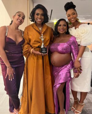 Naturi Naughton Instagram - Me & my plus 1 💜😜Thank you @essence #BWIH Today was Soo much fun! Swipe ➡️ to see how much of a family reunion it was! #blackexcellence 
Thx glam squad: 
@camaraaunique 💄
@joshandhair 💇🏾‍♀️
@iamhdiddy style
@jaellofficial designer (custom dress)
@jsew1119 alterations
