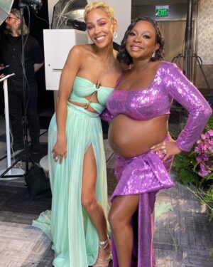 Naturi Naughton Instagram - Me & my plus 1 💜😜Thank you @essence #BWIH Today was Soo much fun! Swipe ➡️ to see how much of a family reunion it was! #blackexcellence 
Thx glam squad: 
@camaraaunique 💄
@joshandhair 💇🏾‍♀️
@iamhdiddy style
@jaellofficial designer (custom dress)
@jsew1119 alterations