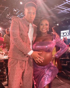 Naturi Naughton Instagram - Me & my plus 1 💜😜Thank you @essence #BWIH Today was Soo much fun! Swipe ➡️ to see how much of a family reunion it was! #blackexcellence 
Thx glam squad: 
@camaraaunique 💄
@joshandhair 💇🏾‍♀️
@iamhdiddy style
@jaellofficial designer (custom dress)
@jsew1119 alterations