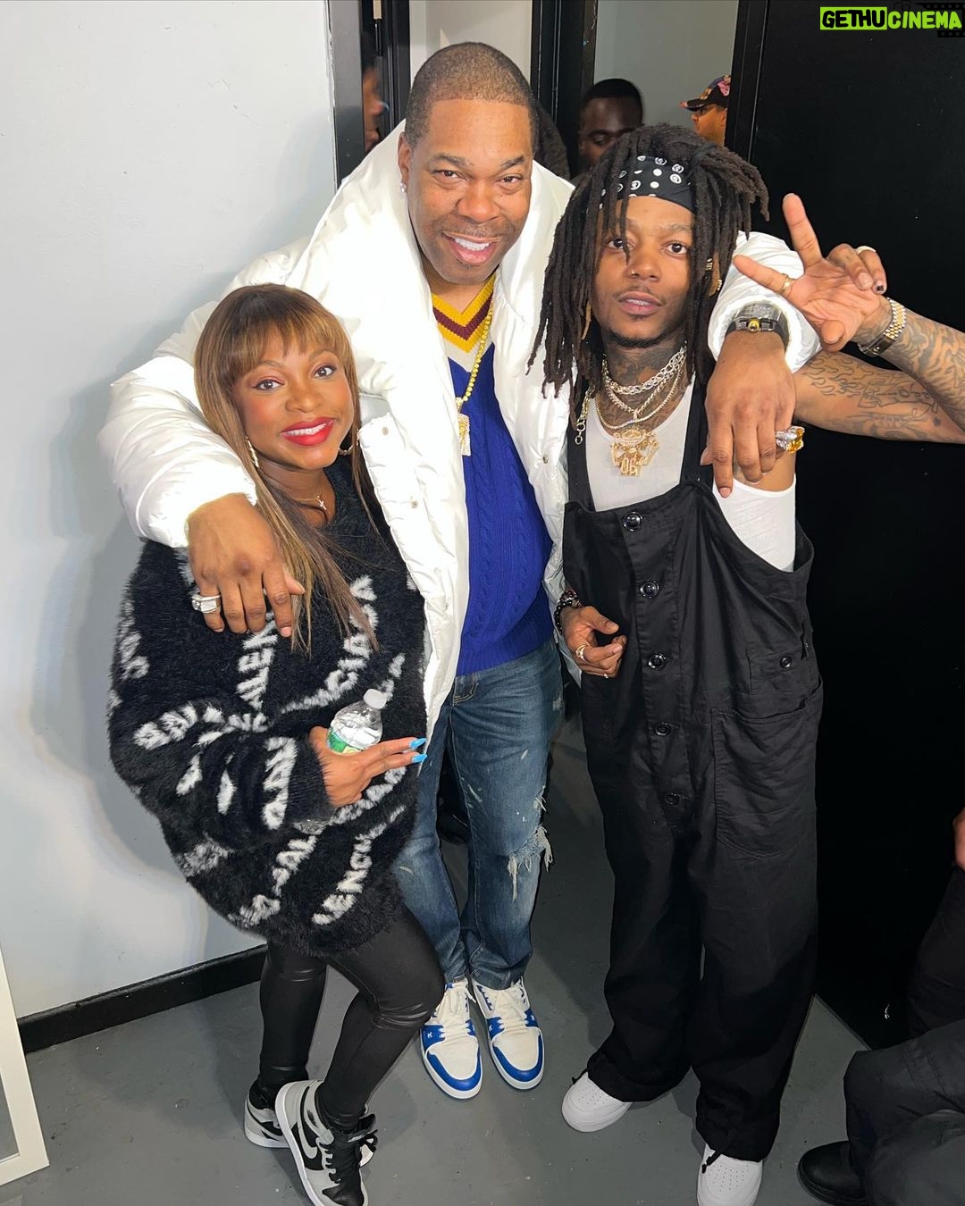 Naturi Naughton Instagram - That time I saw @jidsv LIGHT UP the NY stage & then met my birthday twin, the incomparable @bustarhymes backstage!#may20th is a special day! 😜🔥 it was so much love in the room! 🖤Yoo, #JID you a BEAST! You got the light!🌟 thx husband 4 a great night out! #latergram #nyc