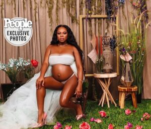 Naturi Naughton Instagram - Pregnancy got me feeling Sexyyy AF! 😜🔥 #BabyLewis 
Baby Daddy: @twolewis_ 
Exclusive @people (link in bio)🙏🏾 
📸: @islandboiphotography 
Creative Director/Hair: @touched_by_tiff 
Makeup: @camaraaunique
Stylist: @iamhdiddy
Designer: @priddnewyork 
My assistant: @ms_shelly
