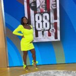 Naturi Naughton Instagram - Bumping Along for my #PressDay for #88 @88themovie 💚 Glam : @touched_by_tiff 💇🏾‍♀️ @billieegene💄 @iamhdiddy Style @ms_shelly Asst @abcgma3 👗: @macduggal 👠: @aminahjillil #88 in THEATERS Feb17th! #PoliticalThriller #SupportBlackFilm 💪🏾 Times Square, New York City